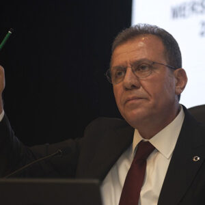 mersin buyuksehir belediye baskani secer akpli belediyelerde bugune kadar bu tip suclamalarla karsi karsiya kalip da tutuklu yargilanan bir tane belediye baskani var mi 6tSvBVse