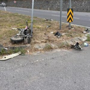 otomobil ile elektrikli bisiklet carpisti 1 olu RlKD1d1l