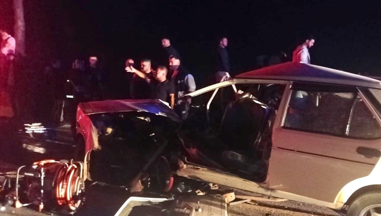 aydinda iki arac carpisti biri ucuruma yuvarlandi slfDzW1R