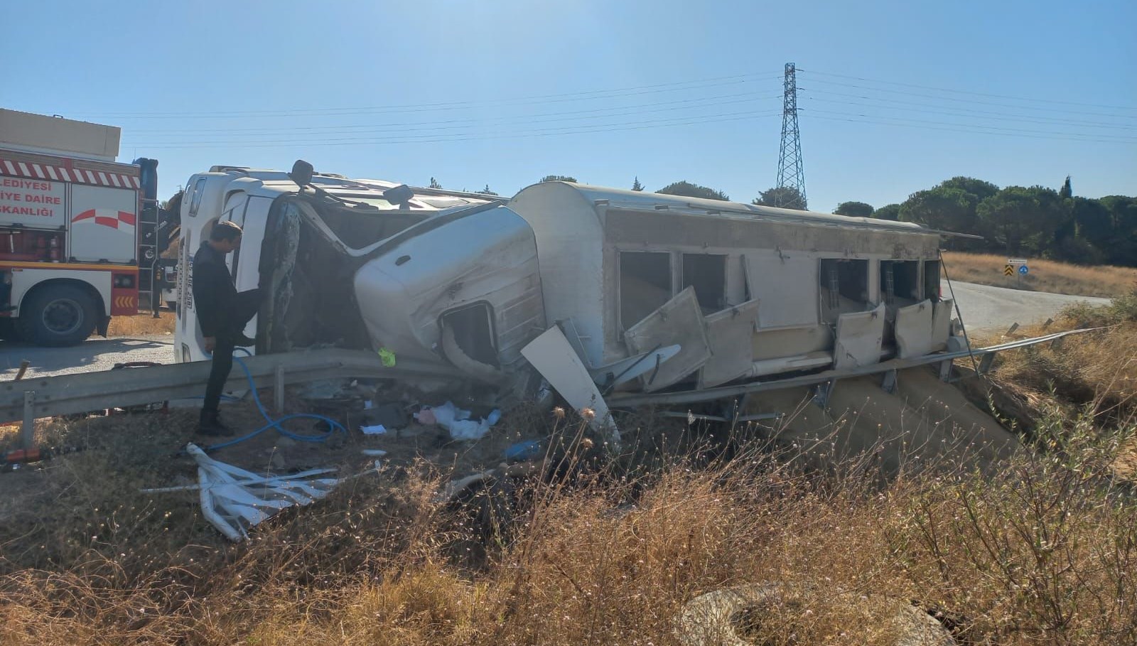 balikesirde tir devrildi surucusu oldu JW6bspe9