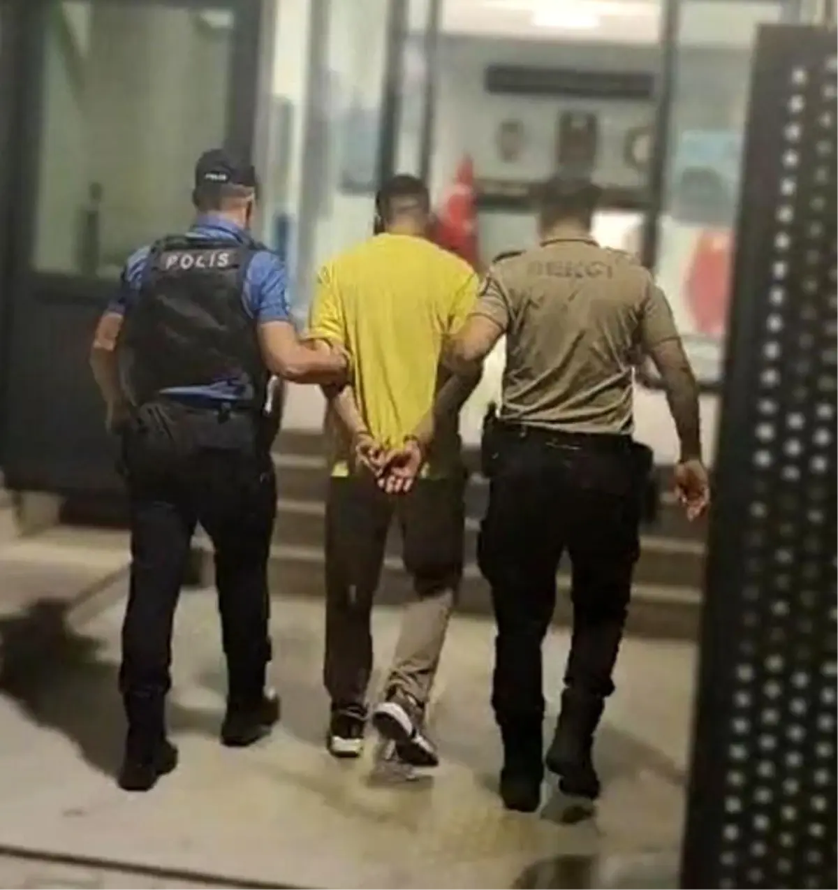 izmirde firari suclu yakalandi CsXeizKQ