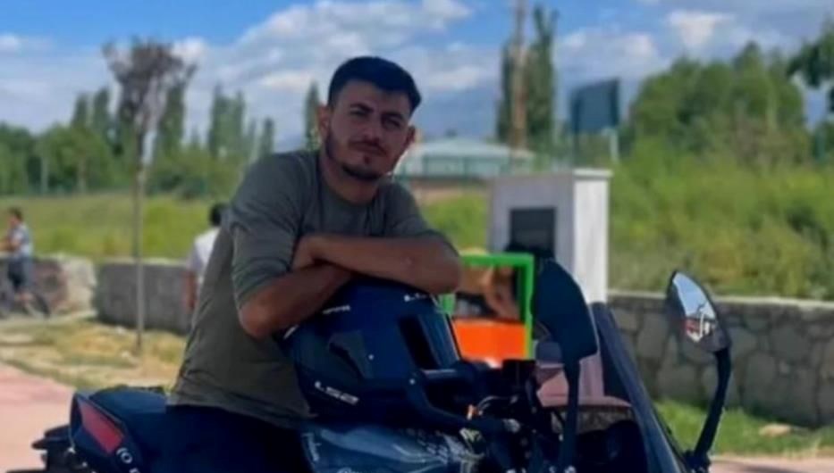 motosikletli traktore arkadan carpti bir olu Ipu8Axgn