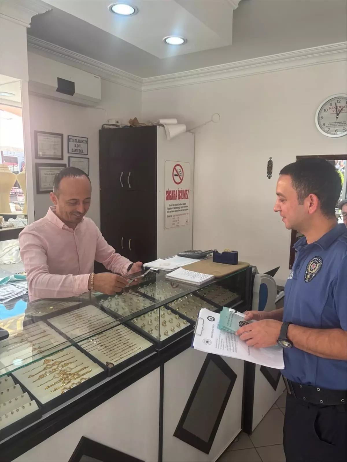 bursada polisi esnaf ve vatandaslarla bilgilendirme calismasi vQFl6QqQ