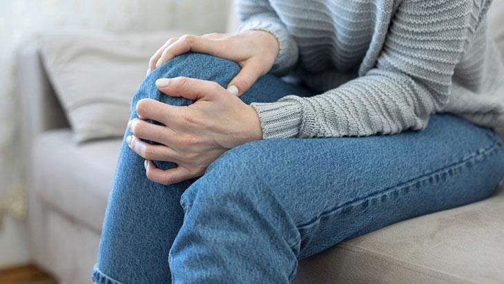 dizinizdeki agrilar adim atmayi bile onluyorsa dikkat sebebi ekleminizdeki kireclenme olabilir 2duk2NLQ