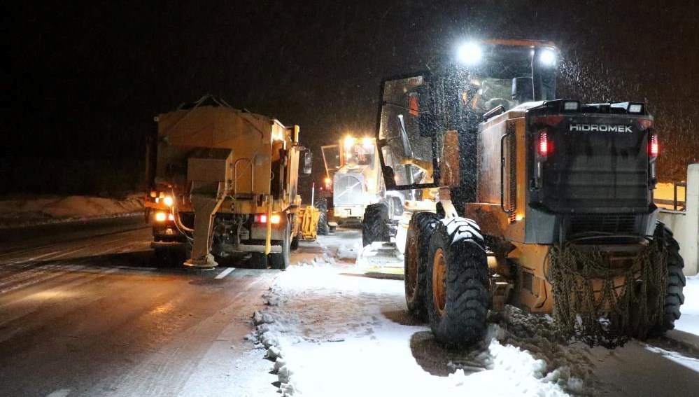 kar ve tipi bastirdi suruculer zor anlar yasadi dCgke5Dg.jpg