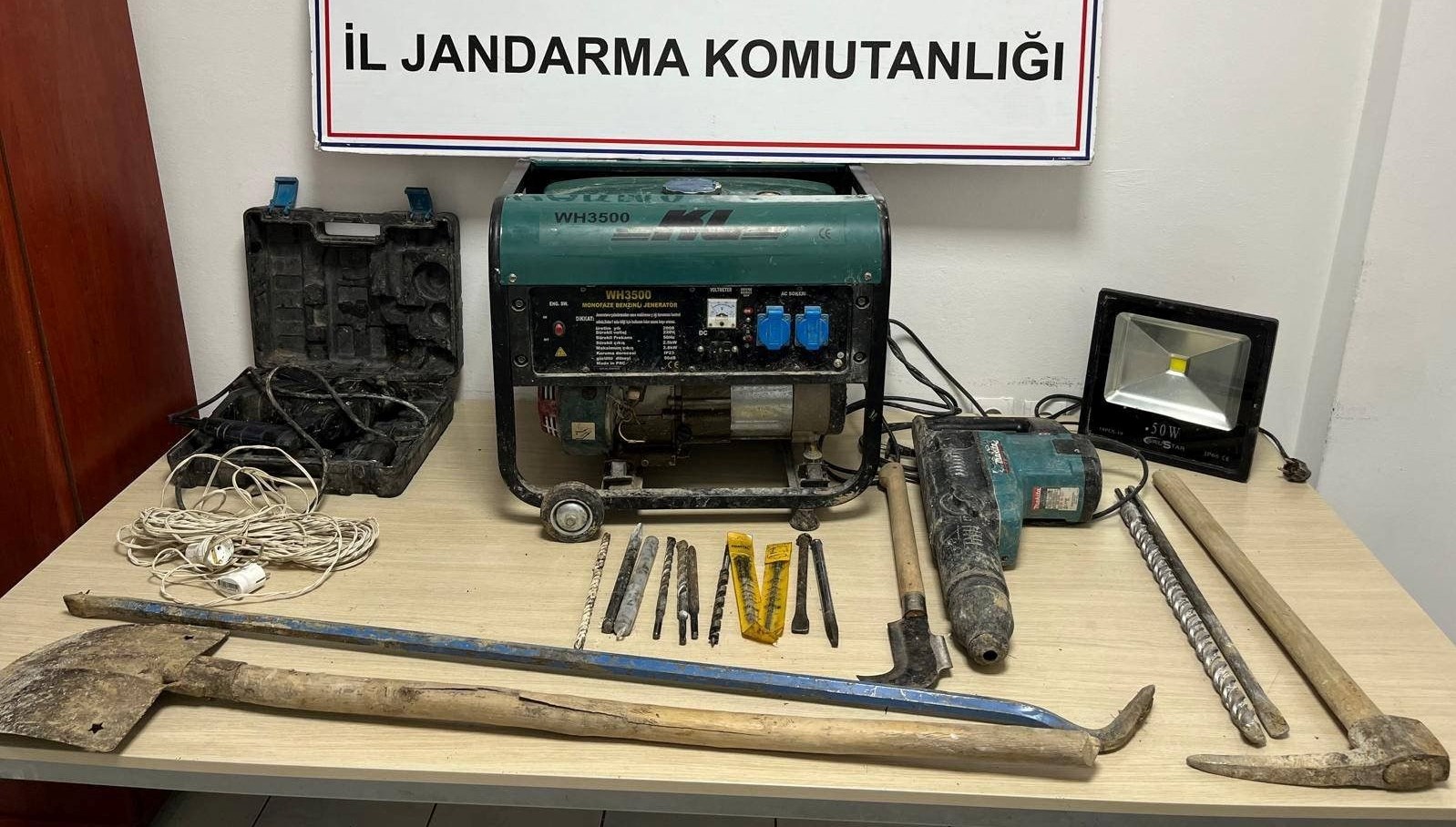 karabukte 4 kisi kacak kazi yaparken yakalandi hxzcVrlc.jpg