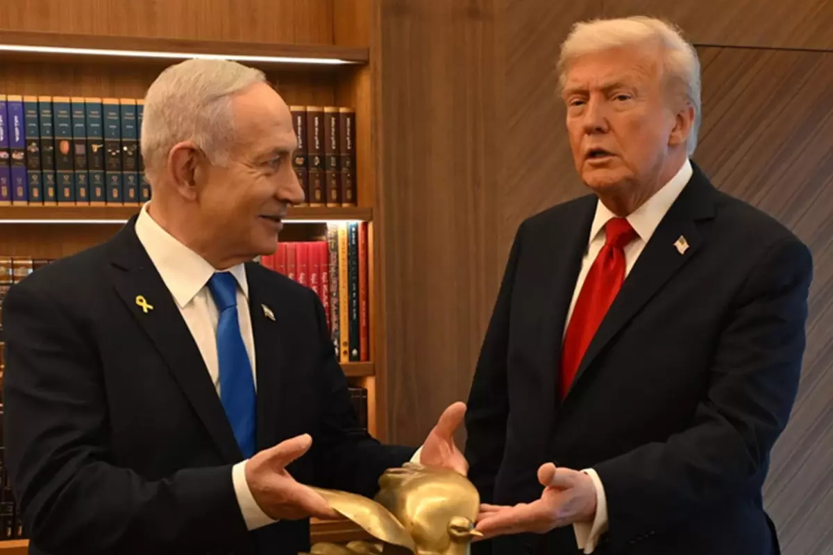 netanyahudan trumpa dikkat ceken hediye yNEhPrZ4.jpg