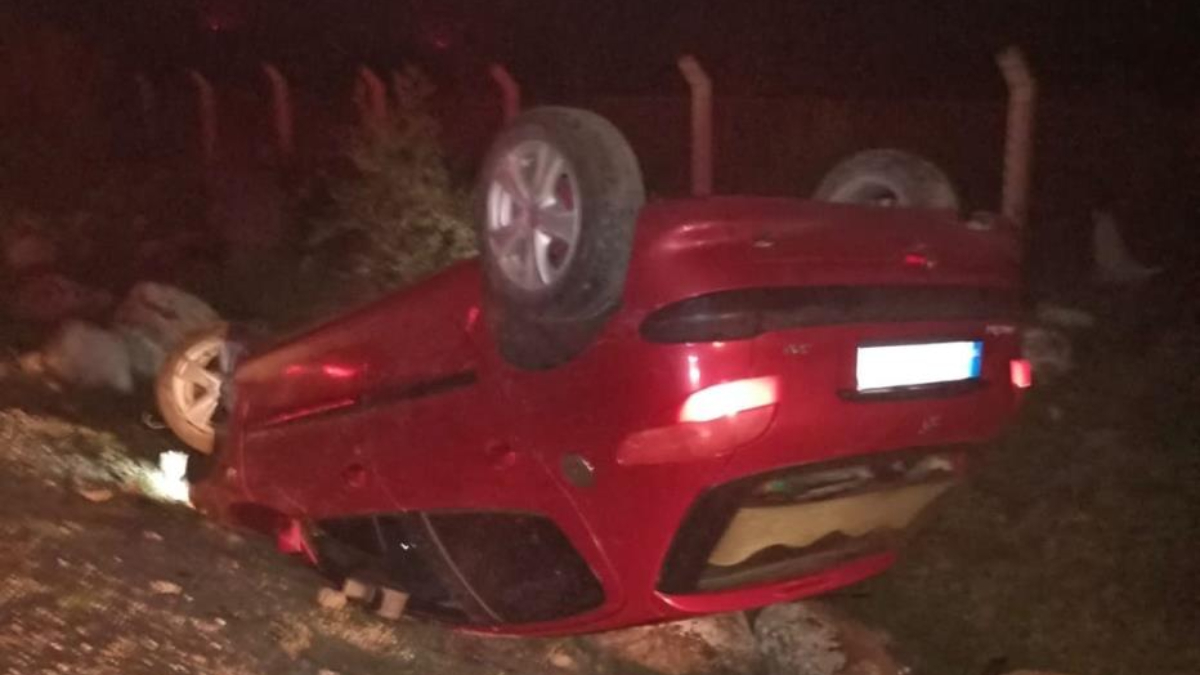 canakkalede takla atan otomobilin surucusu oldu LTfLBYd5.jpg