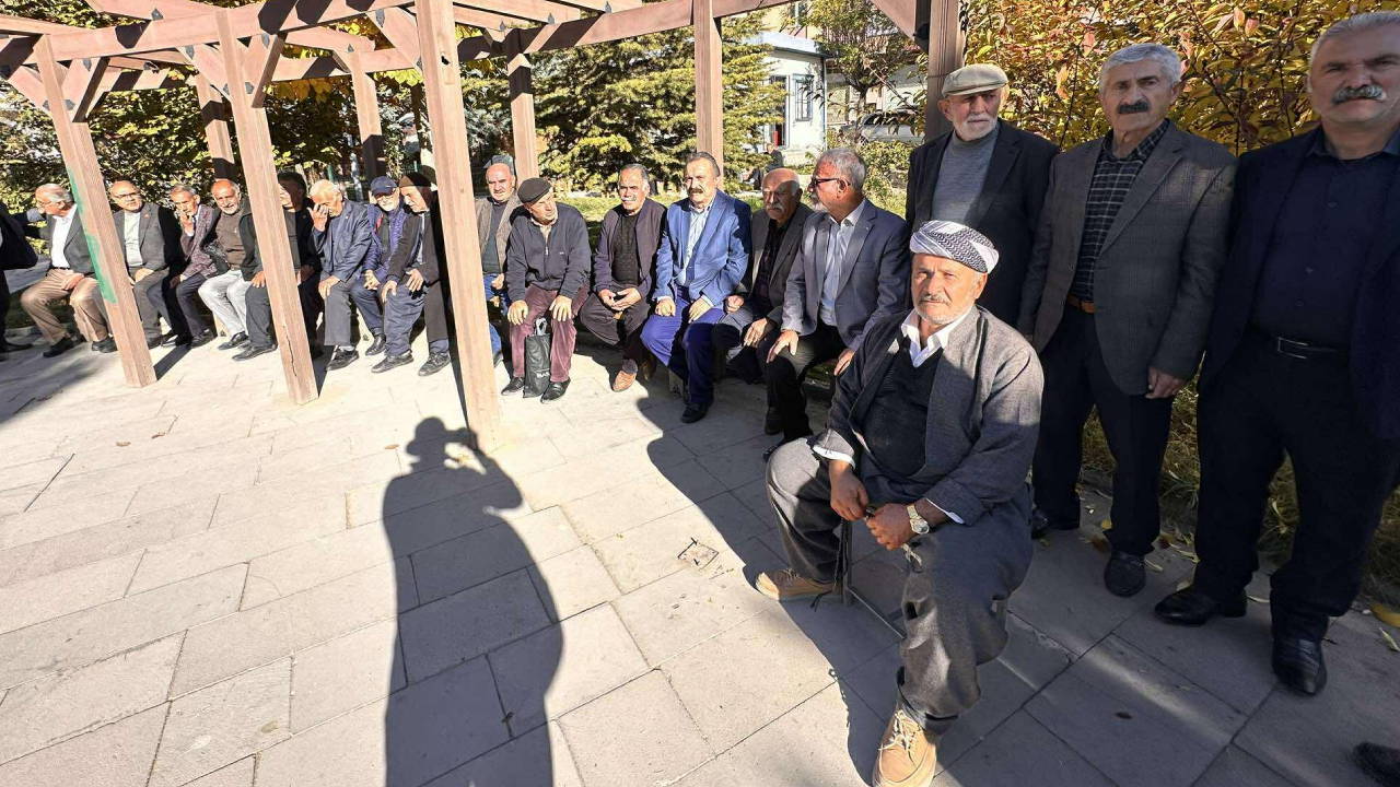 emekliler vanda konustu mezarimizi kazip gommeye tenezzul etmiyorlar PLdnK8zK.jpg