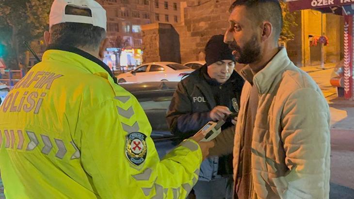 kayseride alkollu surucunun ilginc anlari ehliyet diye sosyal medyasini gosterdi fpYD1gOz.jpg