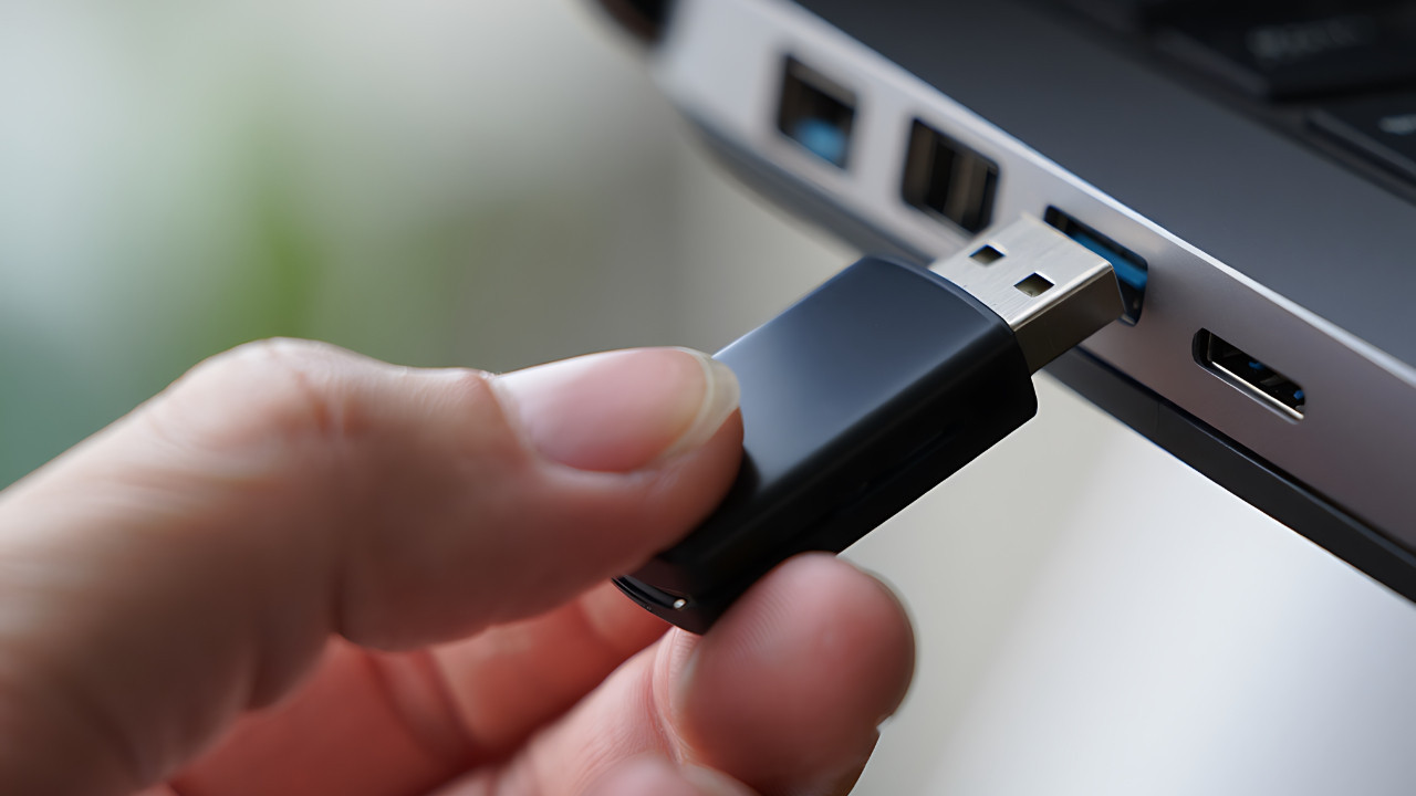 USB Port Renkleri: Mavi ve Siyahın Anlattıkları