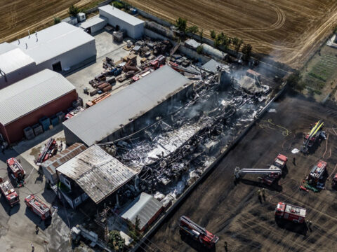 Catalcadaki fabrika yangini otluk alana sicradi Mif43OcA